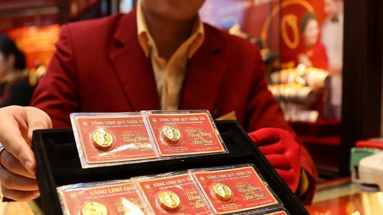 هبوط سعر سبائك الذهب من شركة SJC إلى 172 مليون دونغ فيتنامي